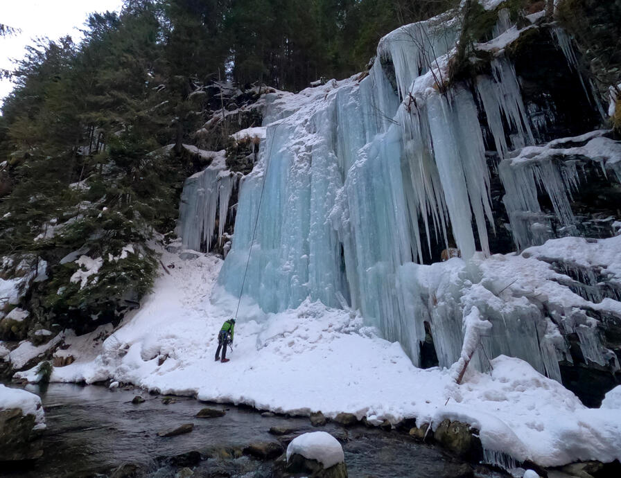 cascada înghețată