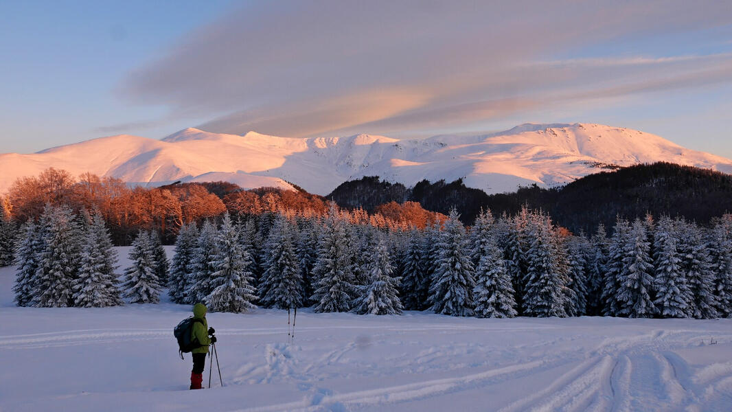 munții Țarcu în apus de soare